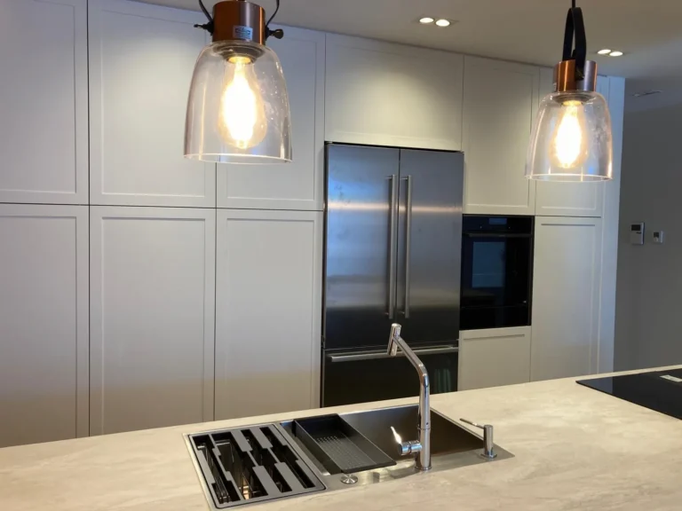 cocina reformada con diseño moderno